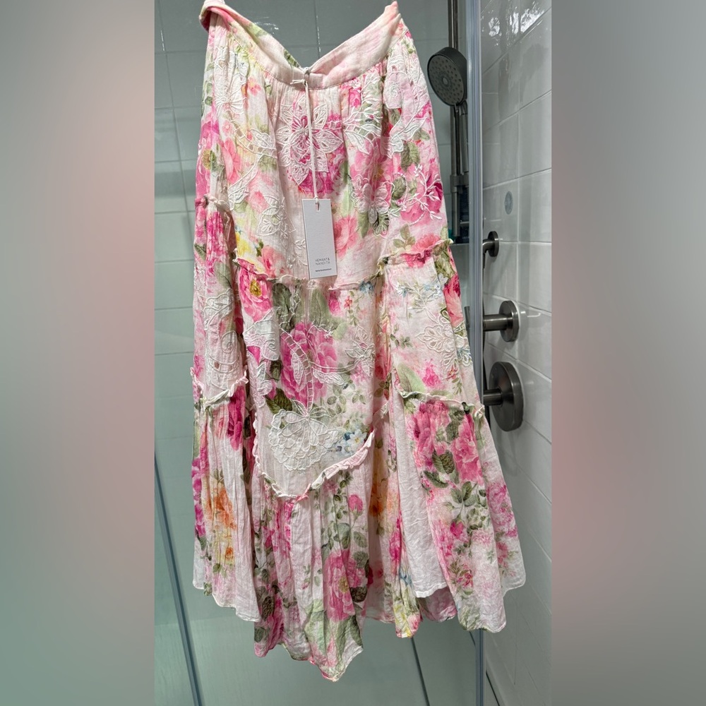 HEMANT & NANDITA Pink and Cream Embroidered skirt